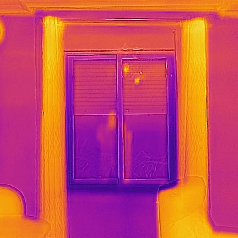 Foto térmica de la ventana a sustituir en aluminio - foto tomada en enero de 2019